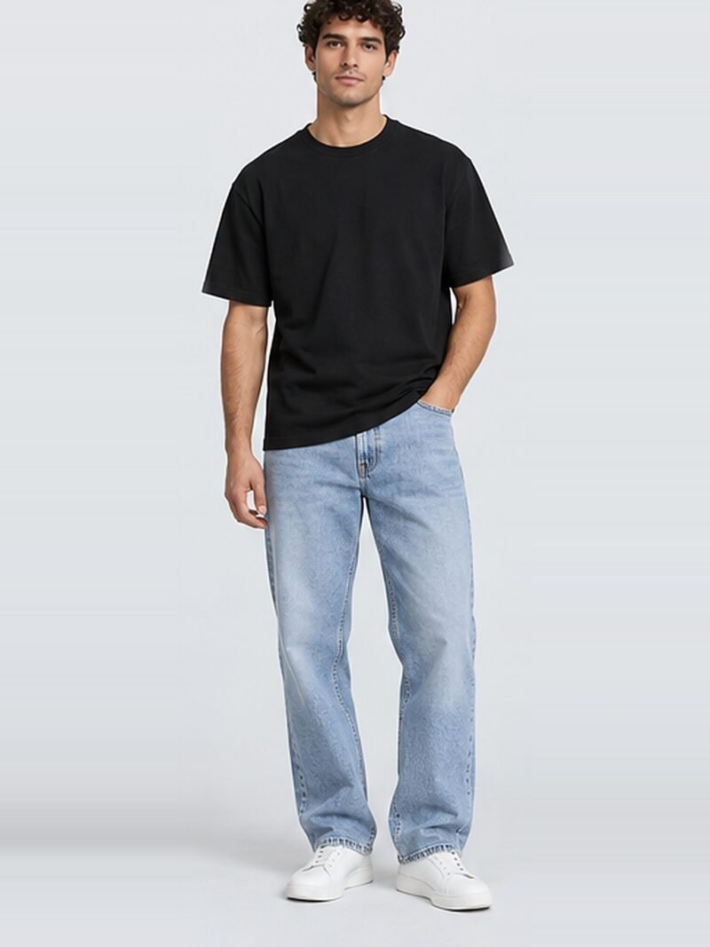 Straight Leg Jeans – Light Wash